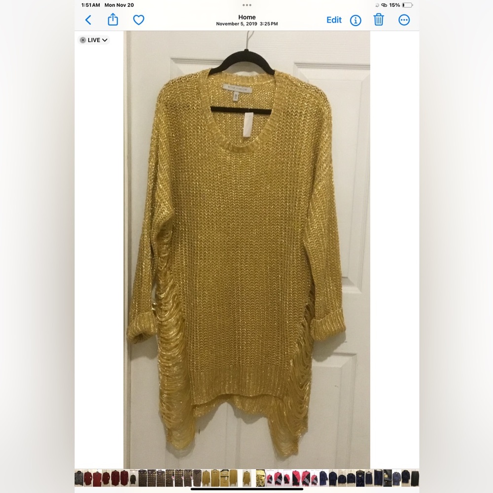 Women’s Beautiful Metallic Gold Distressed Sweater. Has a loose fit, Size 3X